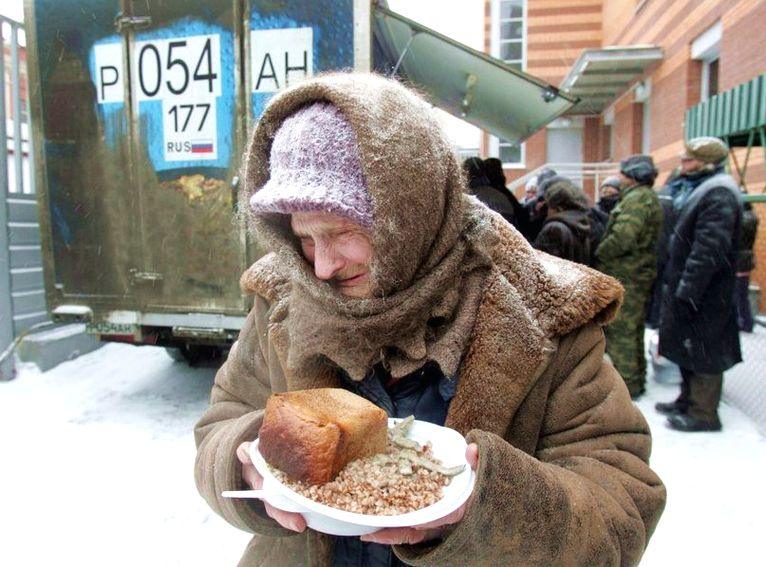 Люди БЕСПЛАТНО раздают ЕДУ. Узнайте о ПОЛКАХ ДОБРА — это очень трогательно
