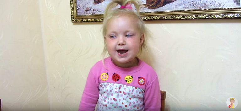 Говорю я бабушке ВЫЗОВИ ВРАЧА! Эмоциональный стишок от маленькой Вари