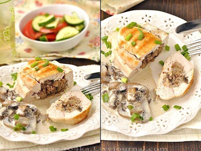 Фаршированная куриная грудка гречкой и шампиньонами, тушёная в сливочном грибном соусе