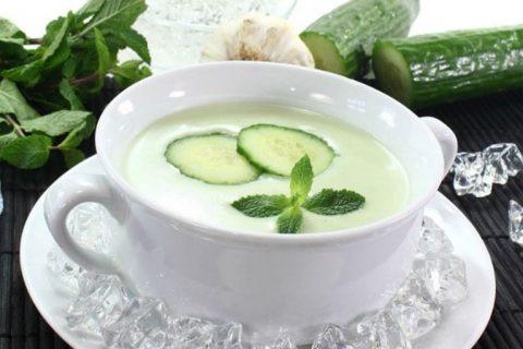 Освежающий холодный супчик с огурцами! Идеален на лето
