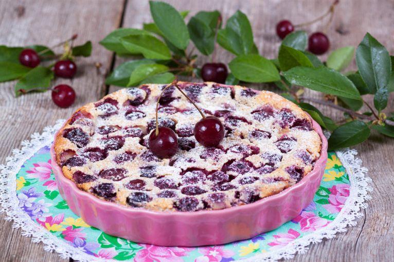 Вкусный десерт — Французский КЛАФУТИ с вишней!