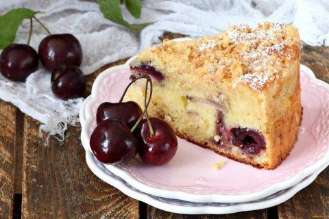 Аппетитный пирог улитка с вишней. Потрясающе вкусный.