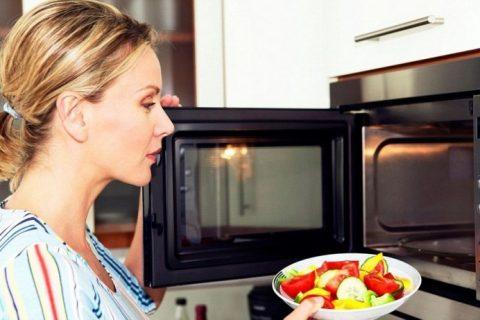 8 продуктов, которые НЕЛЬЗЯ разогревать в микроволновке. ЗАПОМНИТЕ!!!