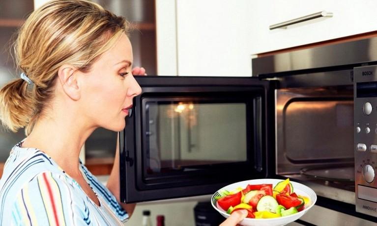 8 продуктов, которые НЕЛЬЗЯ разогревать в микроволновке. ЗАПОМНИТЕ!!!
