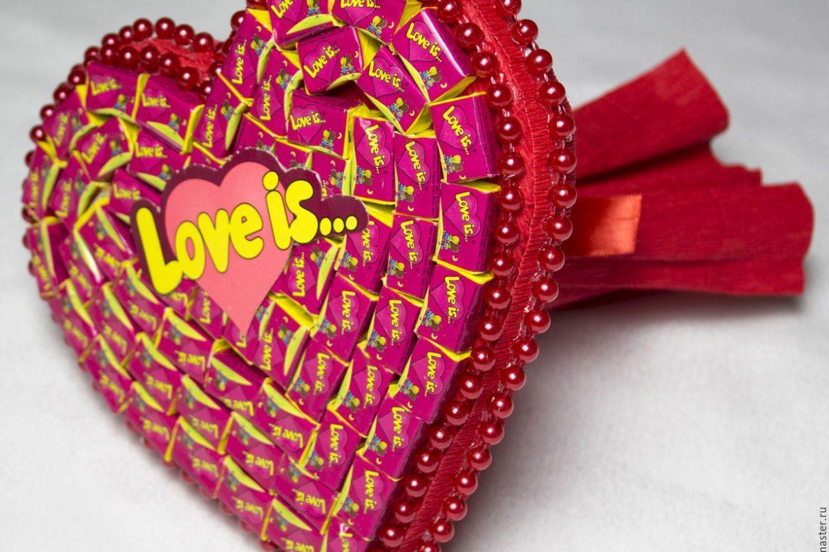 Самые сладкие БУКЕТЫ из жвачек LOVE IS. Берите идею на заметку