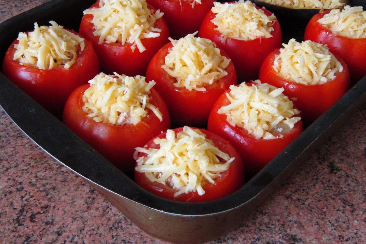 Сочные помидоры, фаршированные курицей. Язык можно проглотить