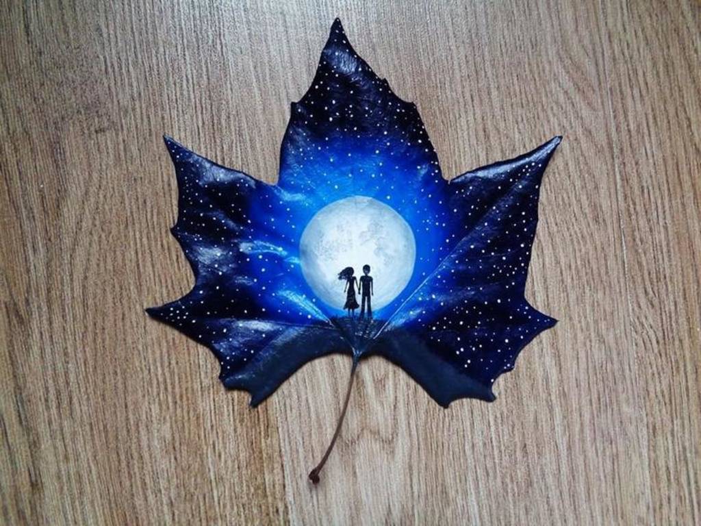 ПОТРЯСАЮЩЕ! Рисунки на осенних листьях. Мне кажется это шедеврально!!!