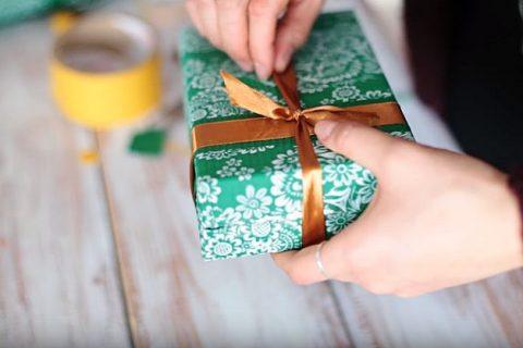Научитесь упаковывать любой ПОДАРОК сами, простая и красивая техника