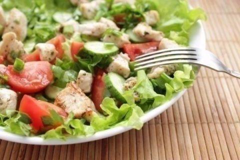 Свежий САЛАТ ИЗ КУРИЦЫ И ОВОЩЕЙ. Отличное сочетание продуктов!