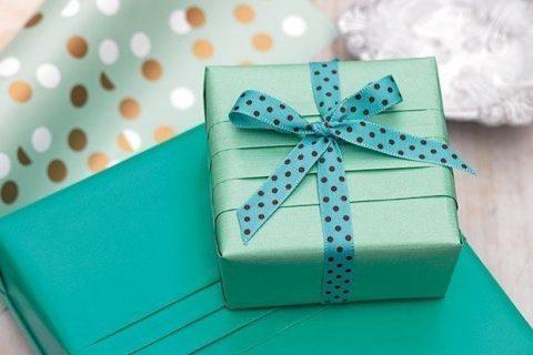 Мастер-класс по упаковыванию подарка. Оригинально и с любовью.