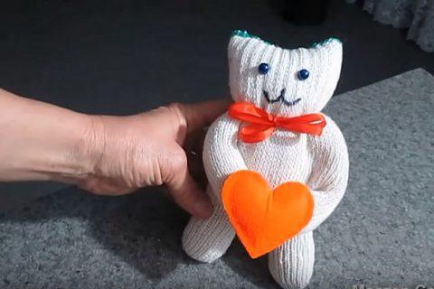Как сделать КОТА ИЗ ПЕРЧАТКИ. Игрушки своими руками