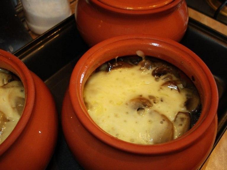 Ароматное мясо в ГОРШОЧКЕ С КАРТОФЕЛЕМ И СЫРОМ. Пошаговое приготовление
