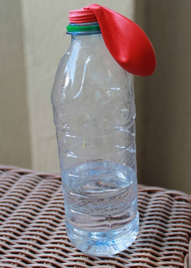 Пластмассовая бутылка с шариком. Опыт с шариком и бутылкой. Пластмассовая бутылка с завинчивающейся пробкой. Опыт с бутылкой и водой. Бутылочка опыта