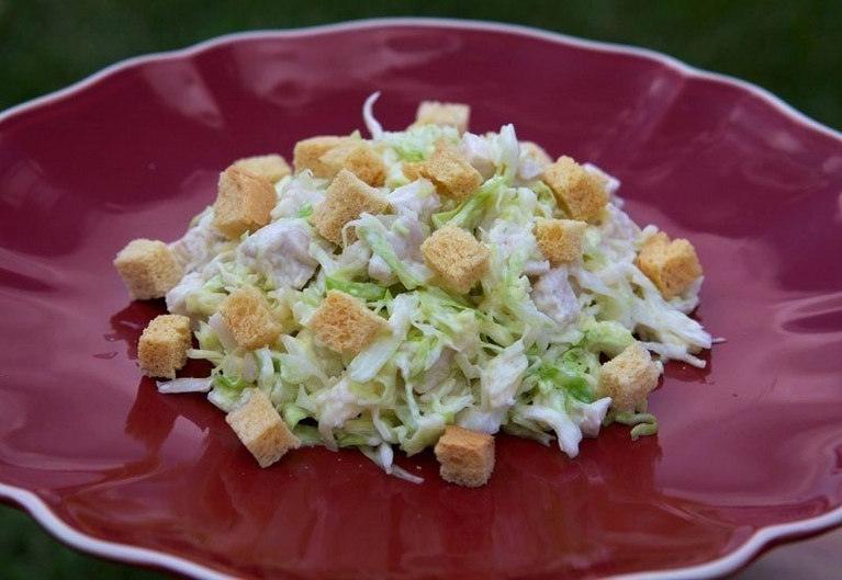Салат из свежей капусты с курицей. Сочнее не бывает!