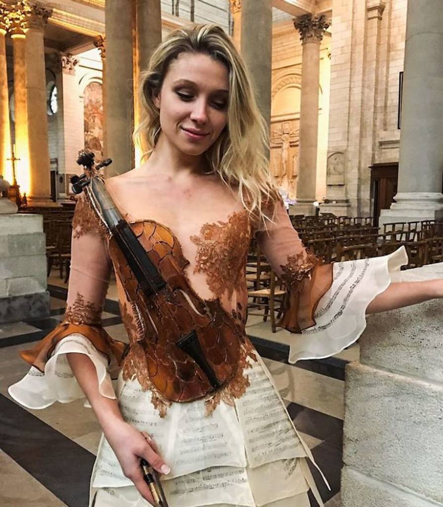 УДИВИТЕЛЬНЫЕ ПЛАТЬЯ французского дизайнера и модельера Sylvie Facon, это стоит увидеть