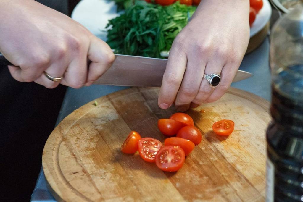 Салат с запеченной семгой и овощами. Правильное питание — залог здоровья!