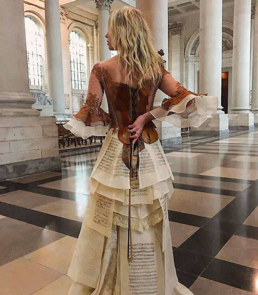 УДИВИТЕЛЬНЫЕ ПЛАТЬЯ французского дизайнера и модельера Sylvie Facon, это стоит увидеть