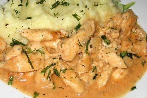 БЕФСТРОГАНОВ из КУРИЦЫ — очень нежный и вкусный, а еще он быстро готовится