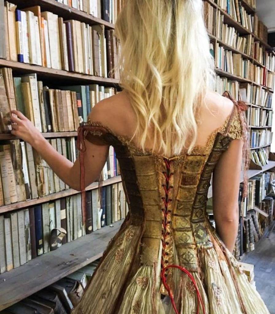 УДИВИТЕЛЬНЫЕ ПЛАТЬЯ французского дизайнера и модельера Sylvie Facon, это стоит увидеть