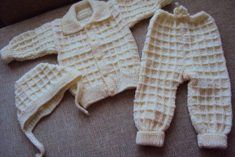 Вязание детского костюма спицами