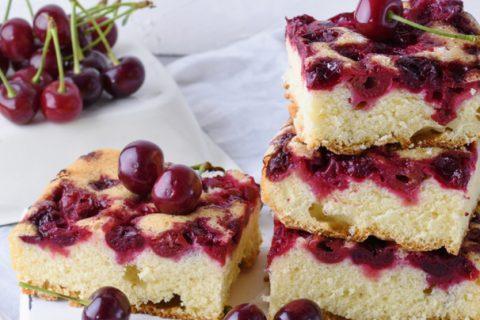 Вишневый бисквит: секреты приготовления