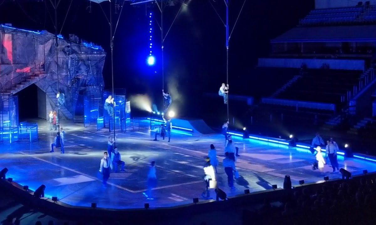 «Crystal» — первое ледовое шоу Cirque du Soleil премьера которого состоялась в Лужниках.