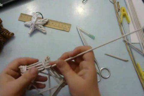 Еще одна елочка. Часть 10. Плетение елочных игрушек из газетных трубочек. Запись интенсива.