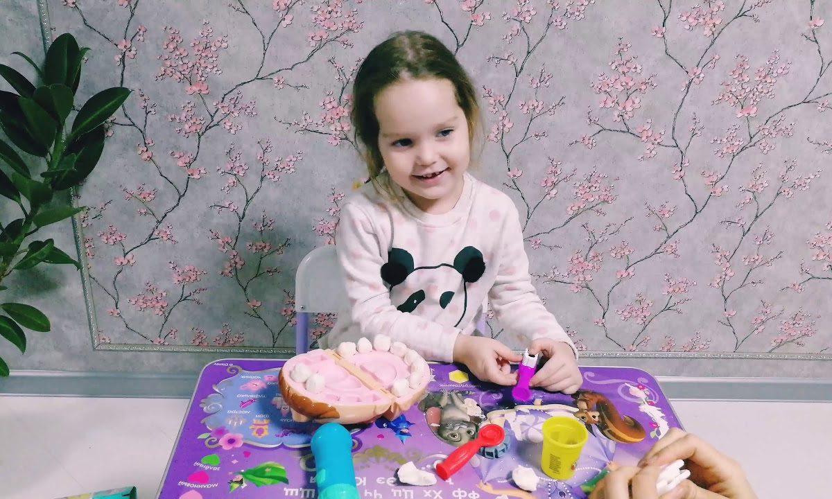 Играем в плей до. Зубастик. София стоматолог часть 1
