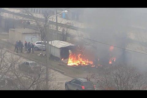 ПОЖАР! В Евпатории сгорели гаражи.»- МЧС, 10 минут это много!»