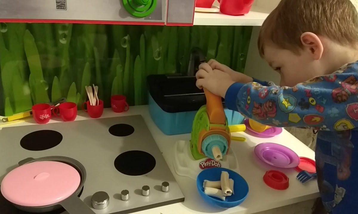 Play Doh машинка для лапши | Делаем макароны и спагетти из пластилина