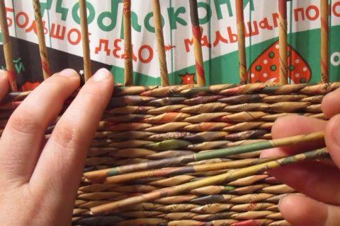 Плетение короба из газетных трубочек: урок 5. Окончание веревочки  и веревочка из трех трубочек