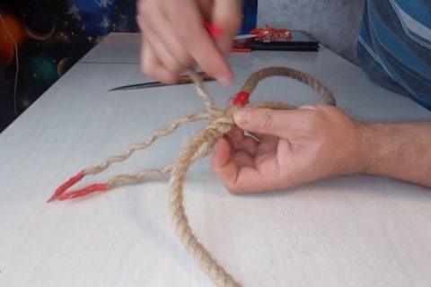 Плетение петли на веревке.