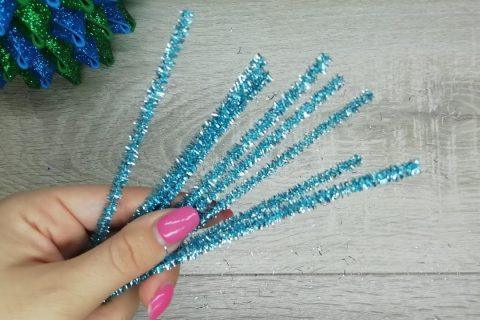Посмотрите как можно быстро сделать ёлочку из синельной проволоки/ Поделки с детьми
