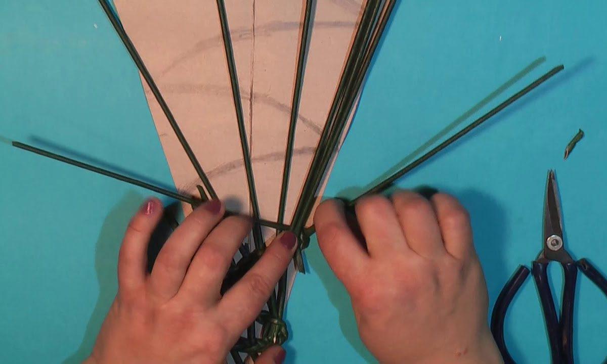 Праздничная ёлка своими руками  из бумажных трубочек