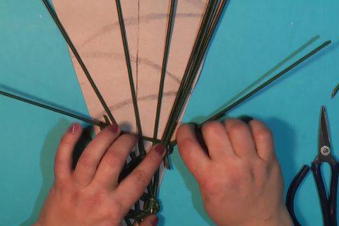 Праздничная ёлка своими руками  из бумажных трубочек