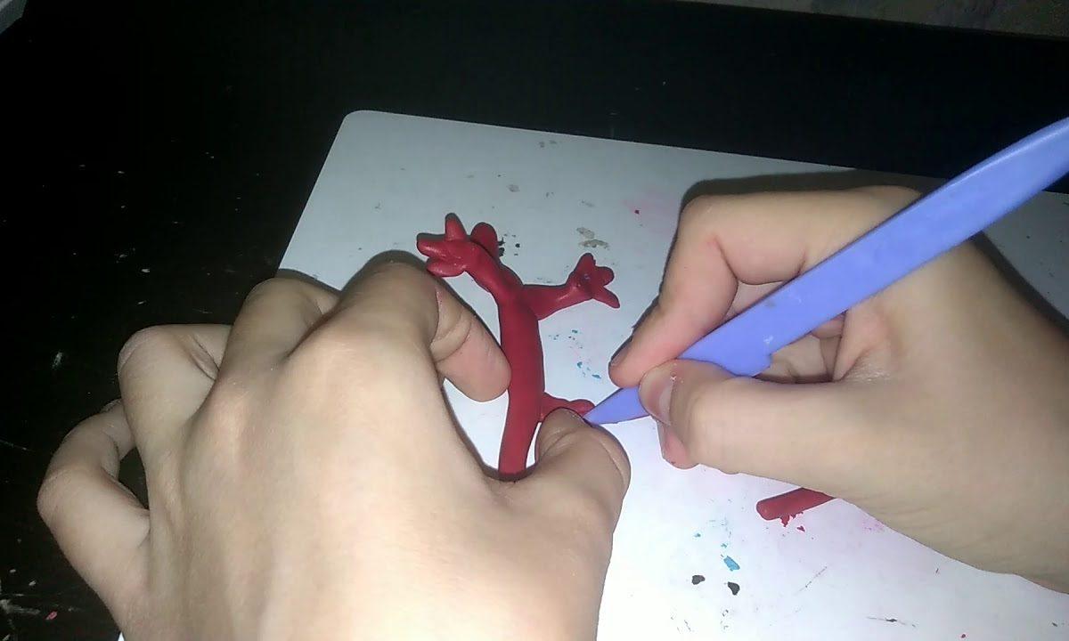 Ящерица из пластилина