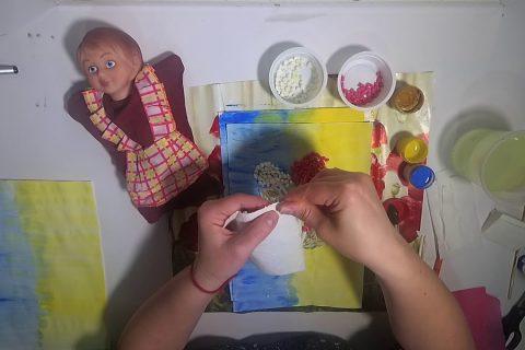 Работа детей с родителями- поделки из бросового материала (бумага)