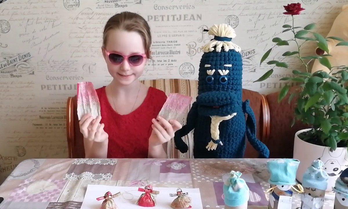 Поделки из конфетных фантиков своими руками Кактусик и Ульяна видео для детей