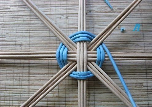 Плетем красивую КОРЗИНКУ из газетных трубочек! Хорошая идея