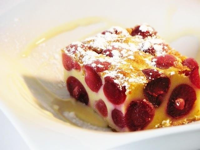 Вкусный десерт — Французский КЛАФУТИ с вишней!