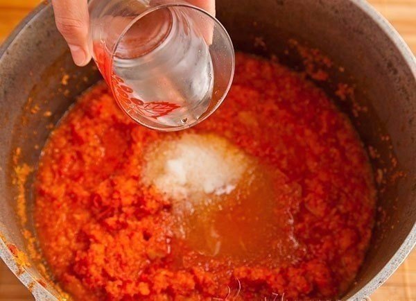 Как сделать вкусную домашнюю аджику?