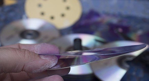 Декорируем тарелку с помощью CD-диска. Красота оригинальная!!!