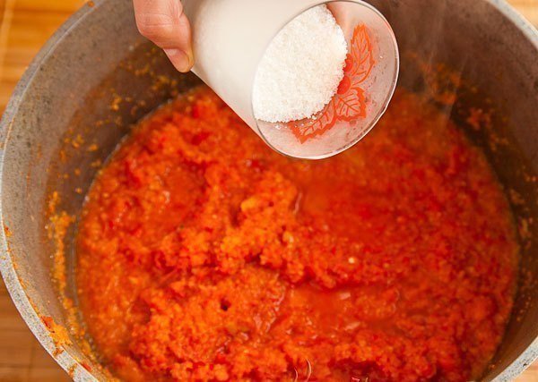 Как сделать вкусную домашнюю аджику?