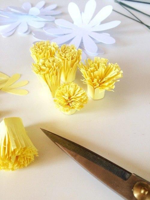 Создаем КРАСИВЫЕ РОМАШКИ из бумаги! Пошаговый мастер-класс