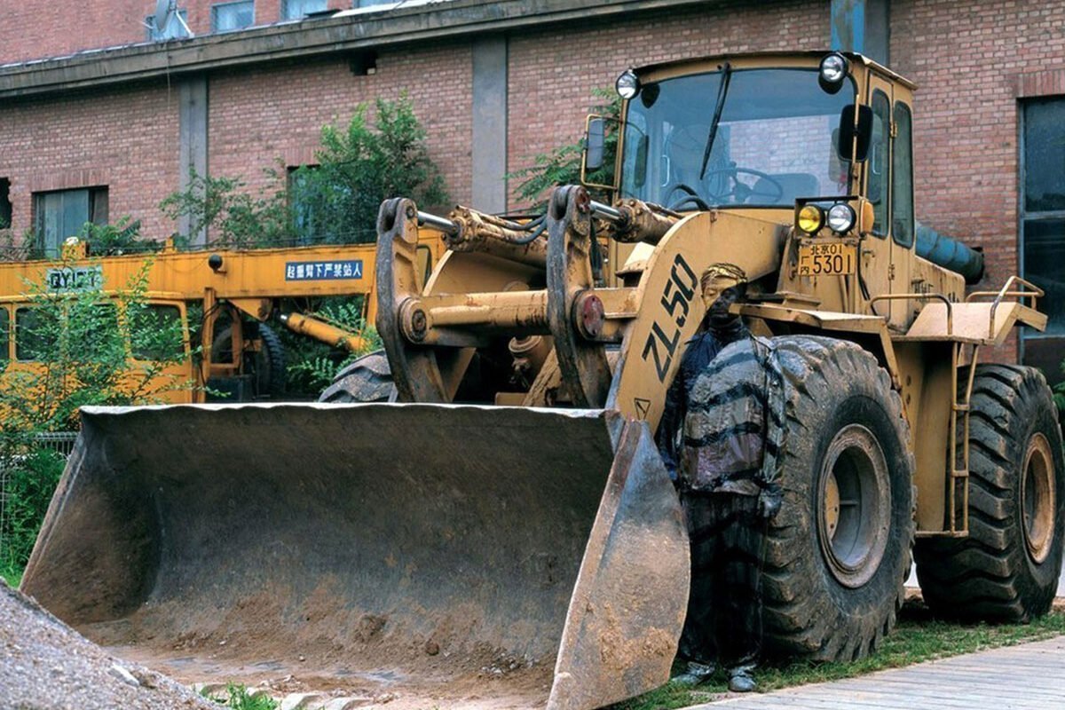 Человек-невидимка рисует картины!!! Лучшая подборка фотографий от Liu Bolin