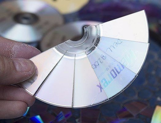 Декорируем тарелку с помощью CD-диска. Красота оригинальная!!!