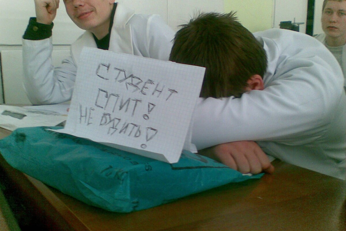 Что на самом деле делают СТУДЕНТЫ на парах. 21 фото