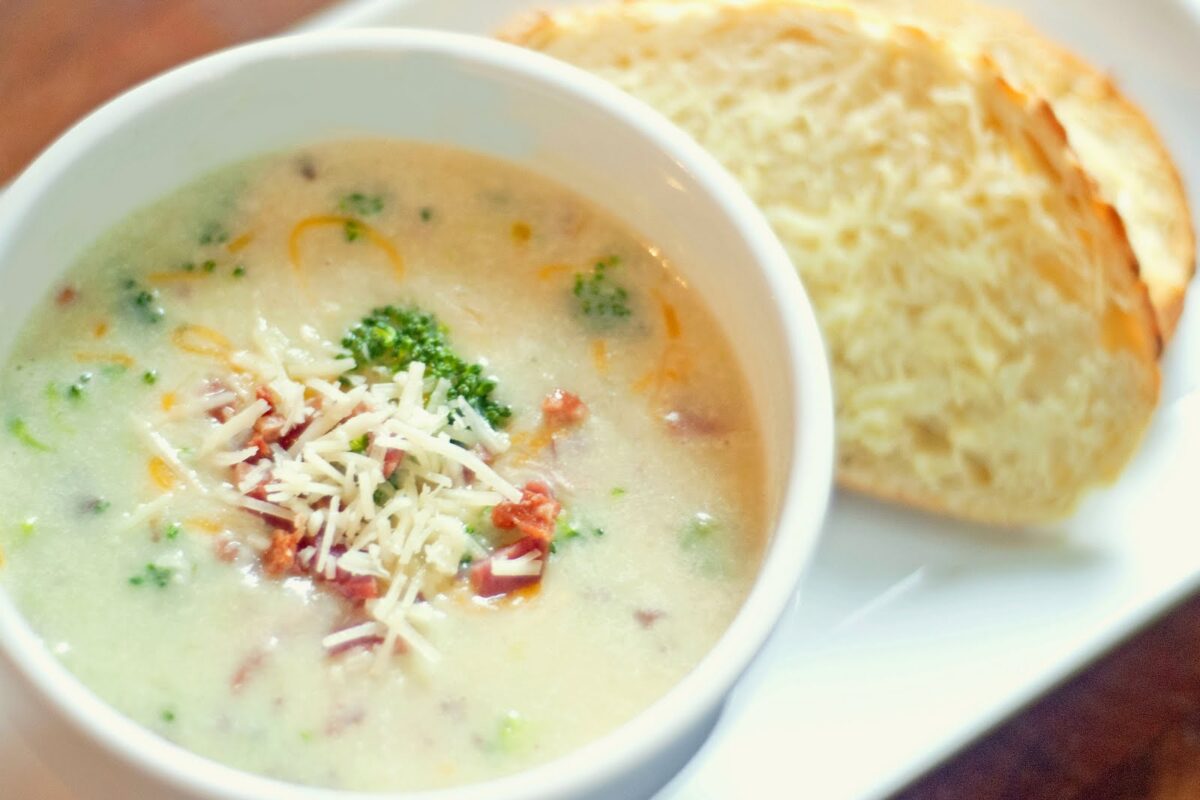 Сливочный супчик с брокколи и беконом. Пальчики оближешь!